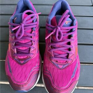 Barely Worn/EUC Mizuno Running Show (Women’s 9.5M)
